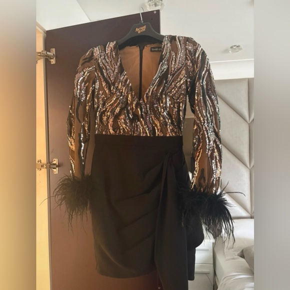 LAVISH ALICE Elegant Black and Brown Feathered Dress - Picture 7 of 11